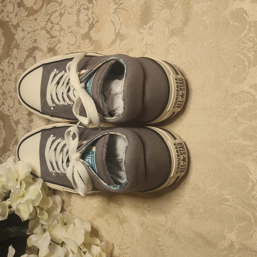 NWOT Women's all-star Converse Gray low top sneakers - Picture 5 of 8